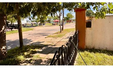 CASA AMERICANA SOBRE CALLE FRAGA - MERLO - ACEPTO AUTO Y/O CAMIONETA