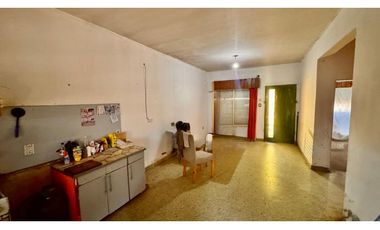 CASA AMERICANA SOBRE CALLE FRAGA - MERLO - ACEPTO AUTO Y/O CAMIONETA