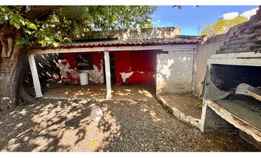 CASA AMERICANA SOBRE CALLE FRAGA - MERLO - ACEPTO AUTO Y/O CAMIONETA