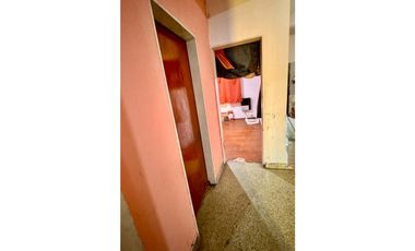 CASA AMERICANA SOBRE CALLE FRAGA - MERLO - ACEPTO AUTO Y/O CAMIONETA