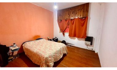 CASA AMERICANA SOBRE CALLE FRAGA - MERLO - ACEPTO AUTO Y/O CAMIONETA