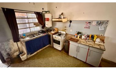 CASA AMERICANA SOBRE CALLE FRAGA - MERLO - ACEPTO AUTO Y/O CAMIONETA