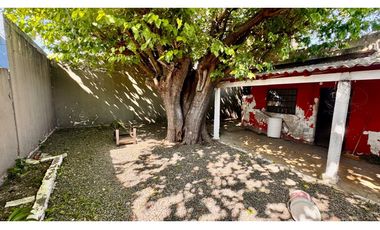 CASA AMERICANA SOBRE CALLE FRAGA - MERLO - ACEPTO AUTO Y/O CAMIONETA
