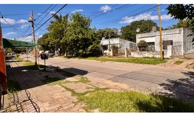 CASA AMERICANA SOBRE CALLE FRAGA - MERLO - ACEPTO AUTO Y/O CAMIONETA