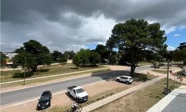 GRAN LOCAL COMERCIAL. ESQUINA ESTRATÉGICA OSTENDE