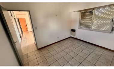 Venta depto 2 amb al contrafrente paso del rey centro
