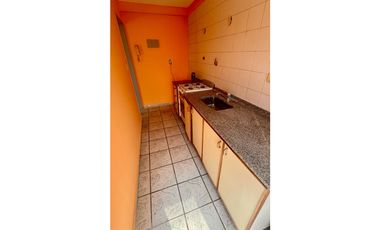 Venta depto 2 amb al contrafrente paso del rey centro