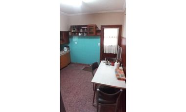 Casa + Departamento ( Multifamiliar)-Garage-Jardin