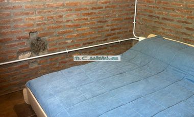ALQUILER ANUAL. CUESTA BLANCA. DPTO UN DORMITORIO c/ EXCELENTE VISTA.