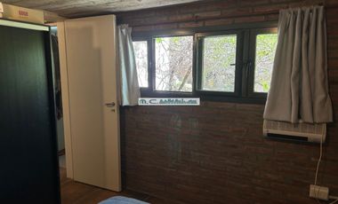 ALQUILER ANUAL. CUESTA BLANCA. DPTO UN DORMITORIO c/ EXCELENTE VISTA.