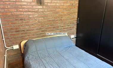 ALQUILER ANUAL. CUESTA BLANCA. DPTO UN DORMITORIO c/ EXCELENTE VISTA.