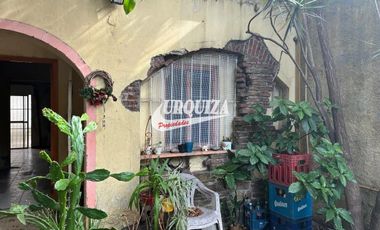 Casa en venta c/ cochera en Ramos Mejía