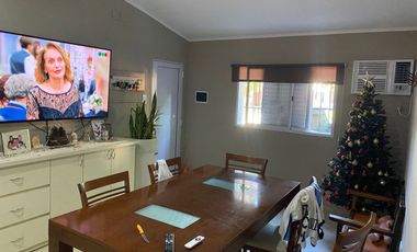 Casa modernizada, con pileta y excelente ubicación