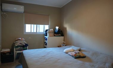 Casa modernizada, con pileta y excelente ubicación