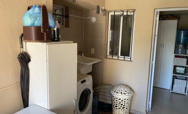 Casa modernizada, con pileta y excelente ubicación