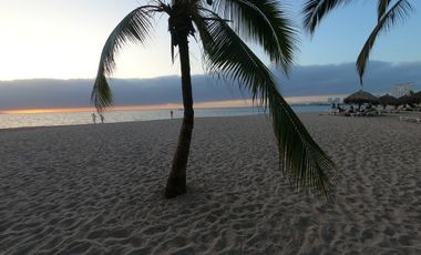 DEPARTAMENTO EN VENTA- PUERTO VALLARTA ZONA HOTELERA | LIM