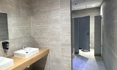 Oficina amueblada en renta de 651m2 en edificio zona Valle Oriente San Pedro