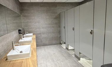 Oficina amueblada en renta de 651m2 en edificio zona Valle Oriente San Pedro