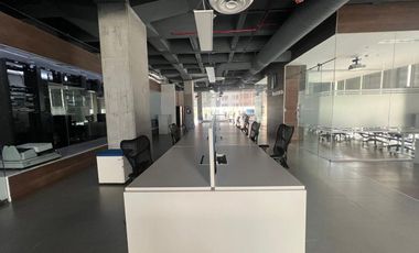 Oficina amueblada en renta de 651m2 en edificio zona Valle Oriente San Pedro