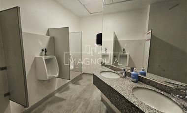 Oficina en Arriendo en A pasos del metro El Golf