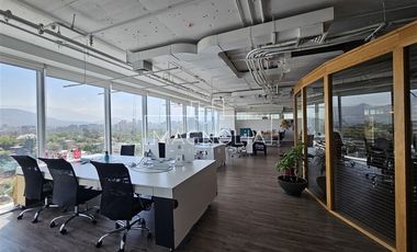 Oficina en Arriendo en A pasos del metro El Golf