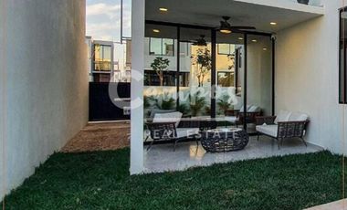 Casa de dos pisos y 2 recamaras en privada residencial en Conkal  Preventa abril 2028