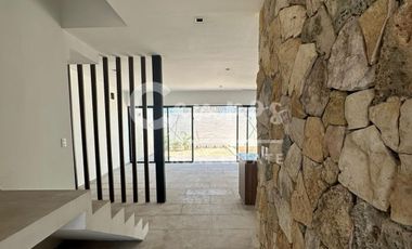 Casa de 3 recamaras en privada en Conkal entrega inmediata