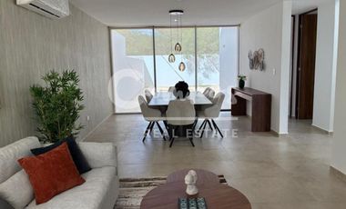 Casa de 2 pisos y 2 recamaras en privada residencial en Conkal, Yucatan. Preventa septiembre 2027