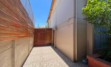 CASA CON TERRENO AMPLIO EN BUIN