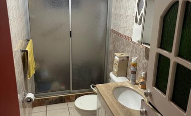 SE VENDE AMPLIA CASA CON GRAN TERRENO