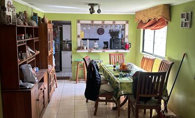 SE VENDE AMPLIA CASA CON GRAN TERRENO