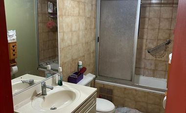 SE VENDE AMPLIA CASA CON GRAN TERRENO
