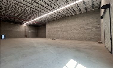 Bodega Clase A con altura libre de 8 Metros. Juárez Chihuahua