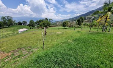 Finca plana, 5 minutos de San Antonio de Prado y muy cerca a Medellin