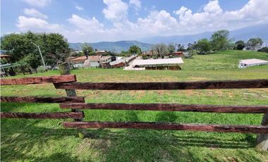 Finca plana, 5 minutos de San Antonio de Prado y muy cerca a Medellin