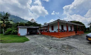 Finca plana, 5 minutos de San Antonio de Prado y muy cerca a Medellin