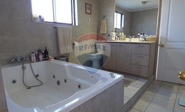 Casa 2 pisos, venta, 4D, 3B, 3E. Ñuñoa