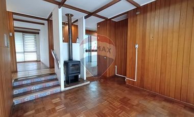 SE VENDE casa en Isla Teja, excelente barrio