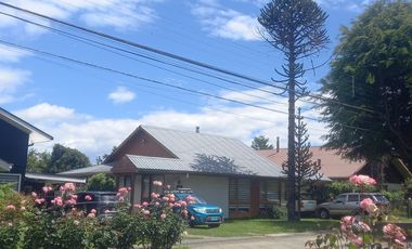 SE VENDE casa en Isla Teja, excelente barrio