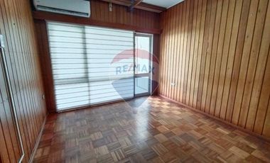 SE VENDE casa en Isla Teja, excelente barrio
