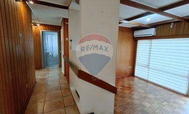 SE VENDE casa en Isla Teja, excelente barrio