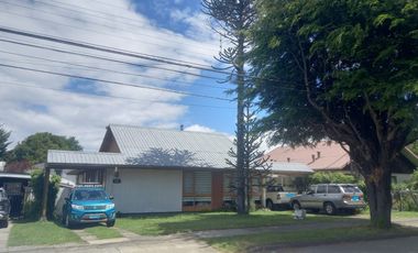 SE VENDE casa en Isla Teja, excelente barrio