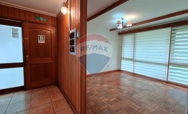 SE VENDE casa en Isla Teja, excelente barrio