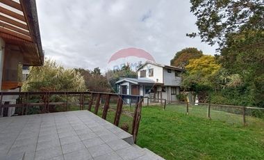 SE VENDE casa en Isla Teja, excelente barrio