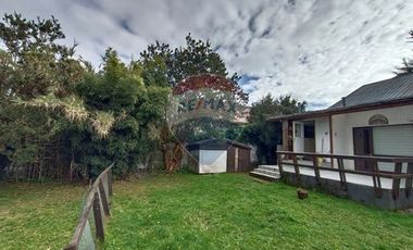 SE VENDE casa en Isla Teja, excelente barrio