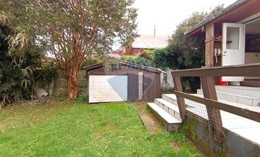 SE VENDE casa en Isla Teja, excelente barrio