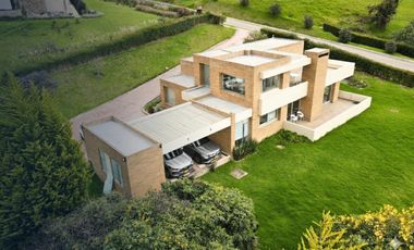 ARRIENDO – CASA EN LA CALERA | VALLE ALTO