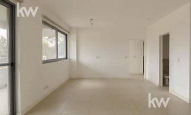 Departamento en Condominio Civis venta 2 amplios ambientes con cochera cubierta.