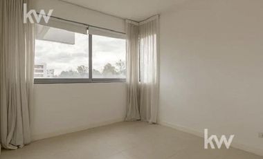 Departamento en Condominio Civis venta 2 amplios ambientes con cochera cubierta.