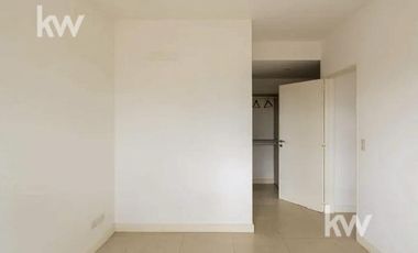 Departamento en Condominio Civis venta 2 amplios ambientes con cochera cubierta.